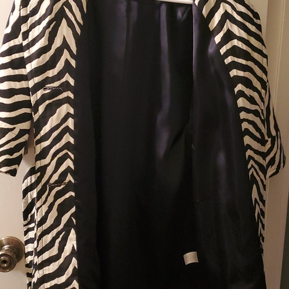Animal Print Trina Turk Size 4 Coat - Picture 4 of 4